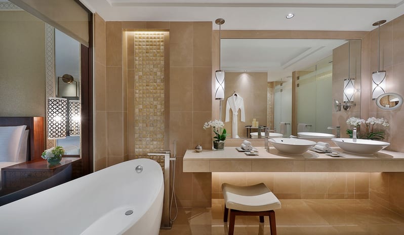 FAMILY ROOM BATHROOM